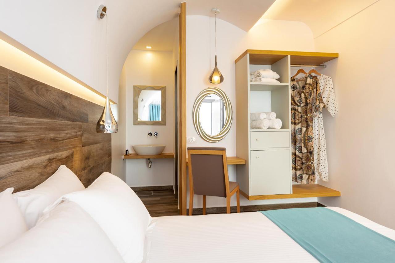Deluxe Hotel Santorini Тира Экстерьер фото